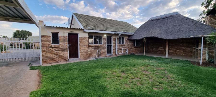 3 Bedroom Property for Sale in Roylglen Gardens Northern Cape